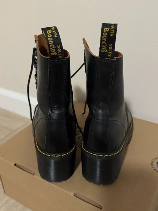 Dr. Martens Leona black leather boots - size 6 Women’s - Picture 6 of 7